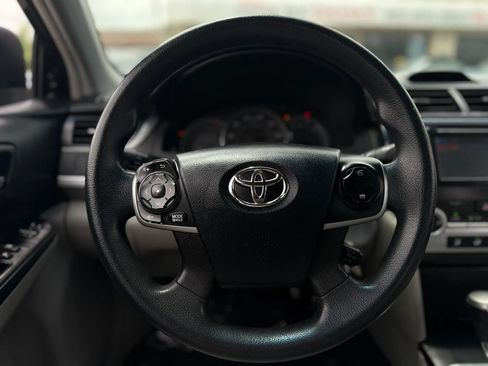 Used 2012 Toyota Camry LE FWD image 37