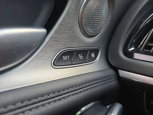 Used 2018 Kia Stinger GT1 AWD/4WD image 24