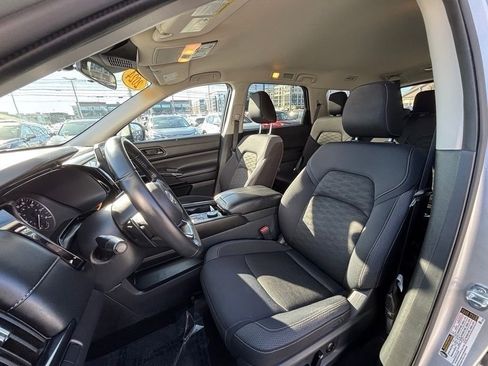 Used 2024 Nissan Pathfinder SV image 16