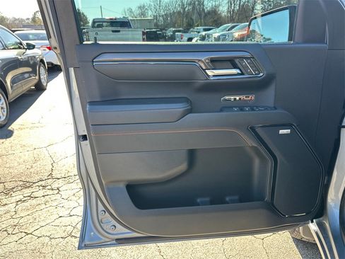 Used 2024 GMC Sierra 1500 AT4 w/ Technology Package image 11