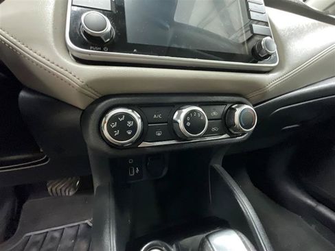 Used 2020 Nissan Versa SV FWD image 16