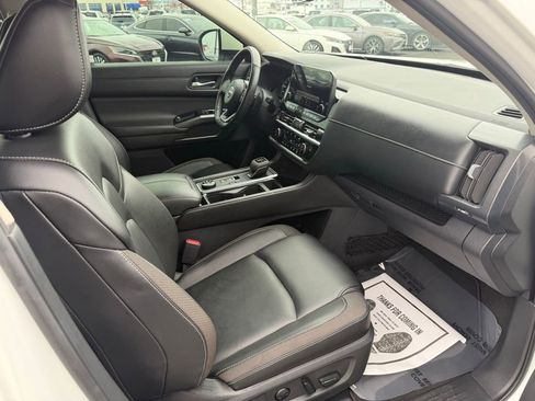 Used 2023 Nissan Pathfinder SL w/ Lighting Package (N92) AWD/4WD image 24