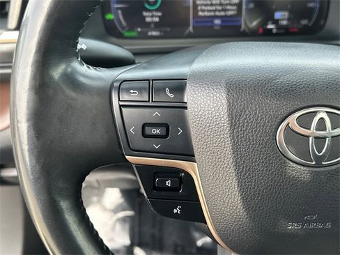 Used 2023 Toyota Crown Limited image 23