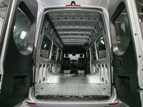 Used 2022 Mercedes-Benz Sprinter 3500 image 9