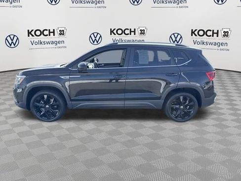 Used 2023 Volkswagen Taos SE w/ Panoramic Sunroof Package image 4