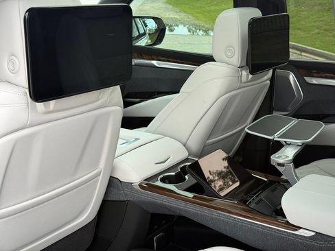 New 2026 Cadillac Escalade Platinum Sport AWD/4WD image 23