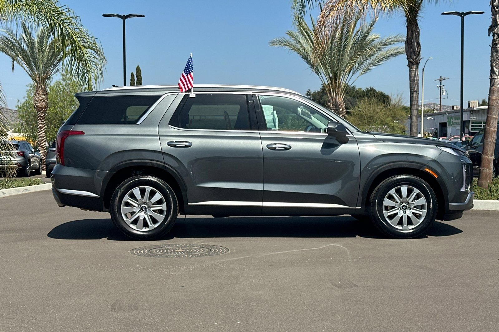 Used 2025 Hyundai Palisade SEL FWD image 3