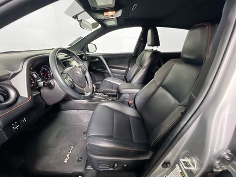 Used 2016 Toyota RAV4 SE image 14