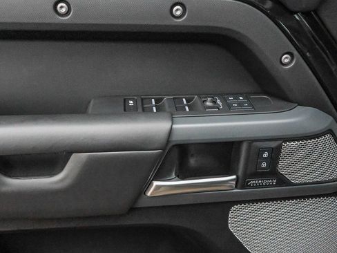 Used 2023 Land Rover Defender 130 X image 31
