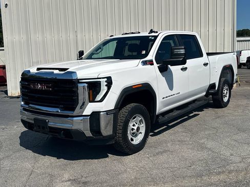 Used 2024 GMC Sierra 2500 Pro AWD/4WD image 2