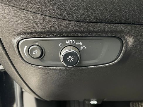 Used 2023 Chevrolet Equinox LT image 10