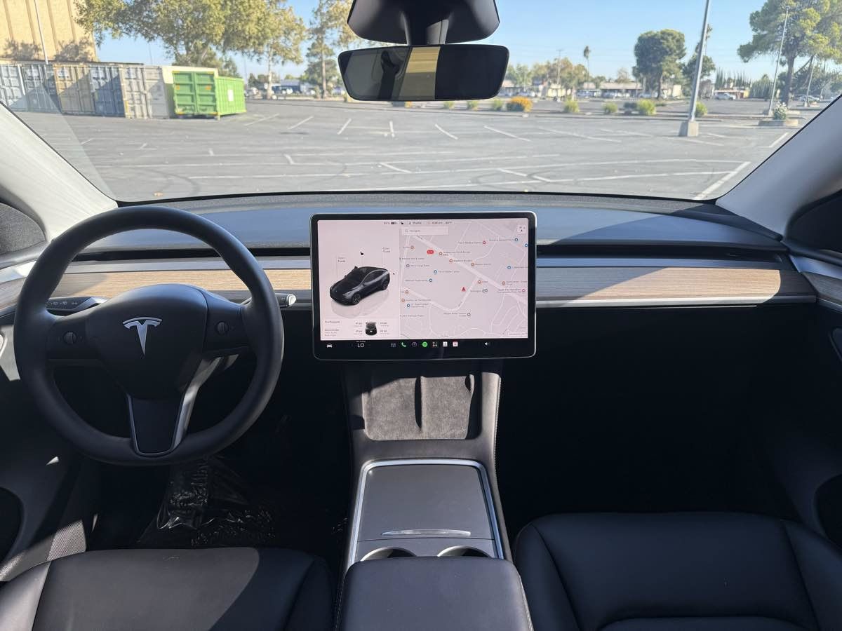 Used 2024 Tesla Model Y Long Range RWD image 16