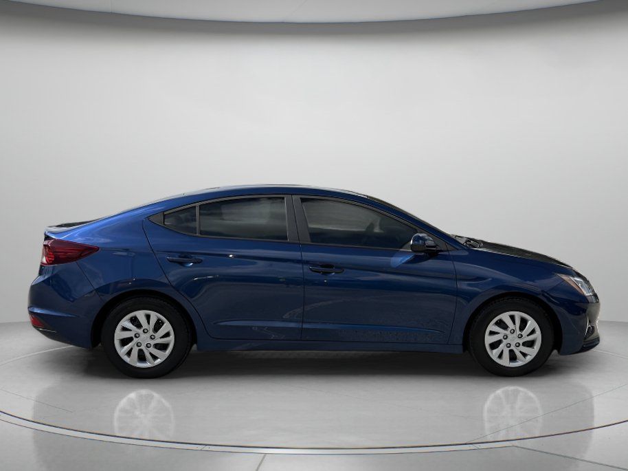 Used 2020 Hyundai Elantra SE FWD image 2