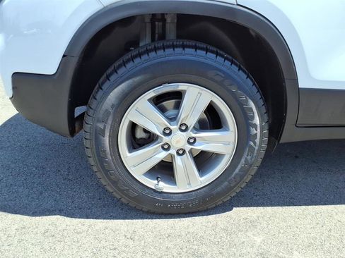 Used 2022 Chevrolet Trax LS w/ Tint and Cruise Package AWD/4WD image 5
