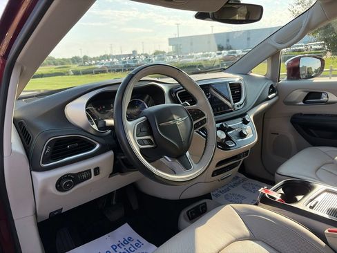 Used 2018 Chrysler Pacifica Limited w/ Advanced Safetytec Group FWD image 52