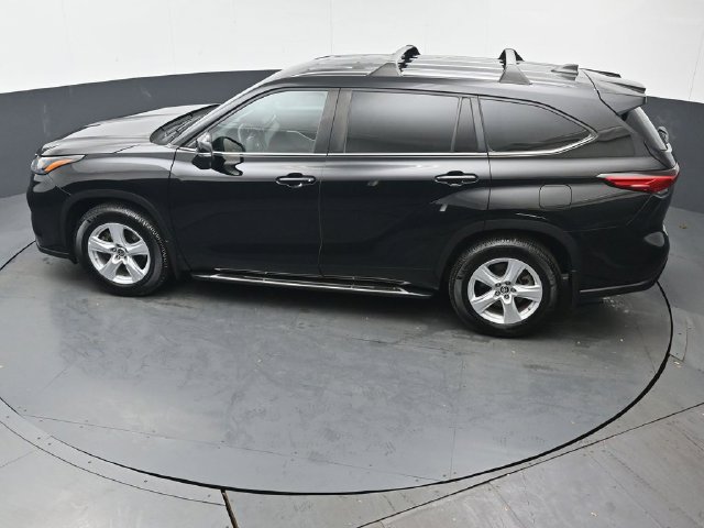 Used 2023 Toyota Highlander LE AWD/4WD image 39