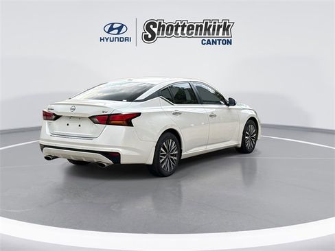 Used 2023 Nissan Altima 2.5 SV image 8