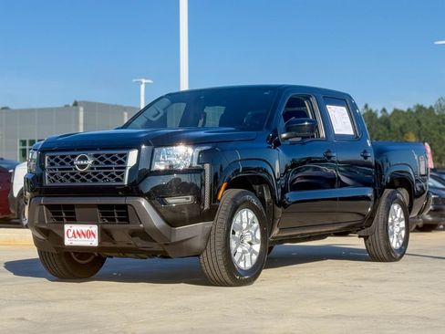 Used 2022 Nissan Frontier SV image 3