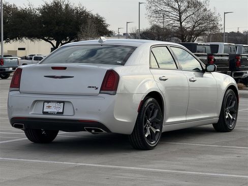 Used 2023 Chrysler 300 S image 4