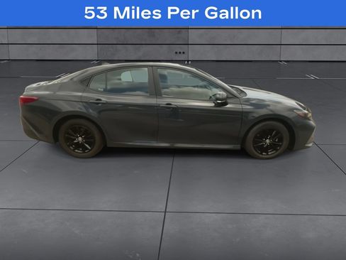 Used 2025 Toyota Camry LE FWD image 9