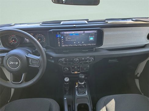 Used 2024 Jeep Gladiator Sport image 13