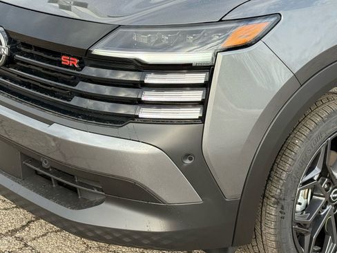 New 2026 Nissan Kicks SR w/ Illumination Package AWD/4WD image 9