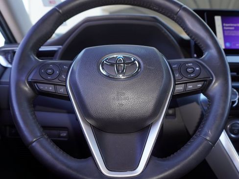 Certified 2023 Toyota Venza LE image 22