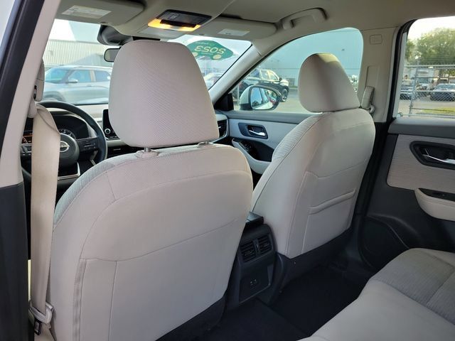 Used 2023 Nissan Rogue SV FWD image 9