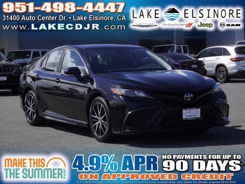 Used 2023 Toyota Camry SE FWD image 1