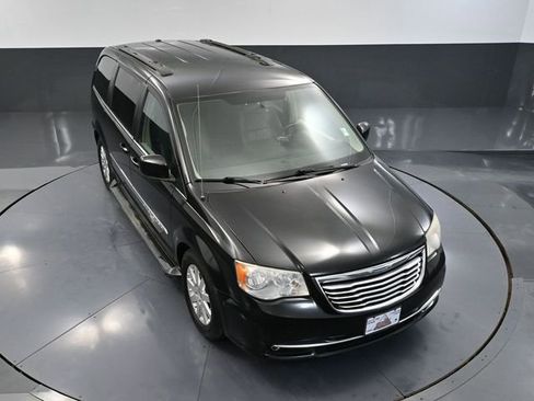 Used 2013 Chrysler Town & Country Touring image 51