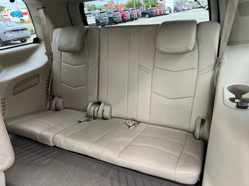 Used 2017 Cadillac Escalade Premium Luxury AWD/4WD image 11