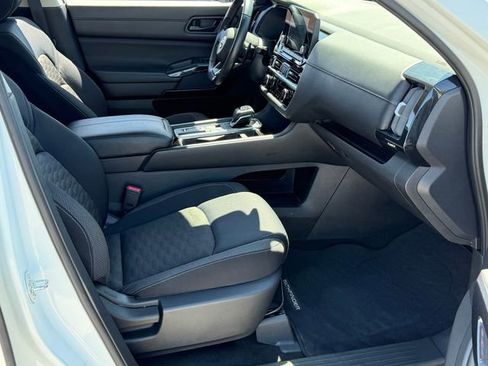 Certified 2023 Nissan Pathfinder SV w/ Black Appearance Package FWD image 26