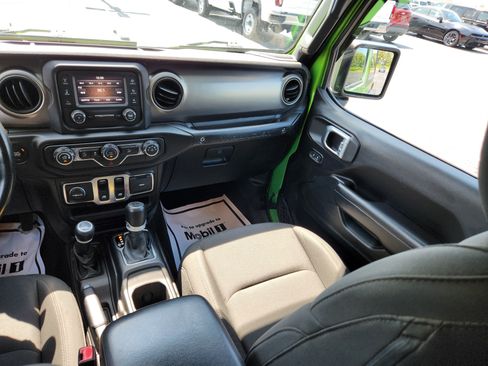 Used 2020 Jeep Wrangler Sport AWD/4WD image 16