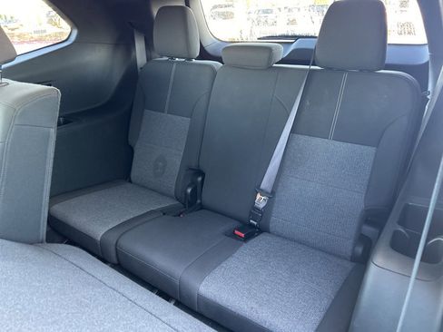 Used 2025 GMC Acadia Elevation image 11