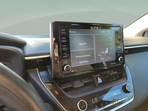 Used 2022 Toyota Corolla LE FWD image 22