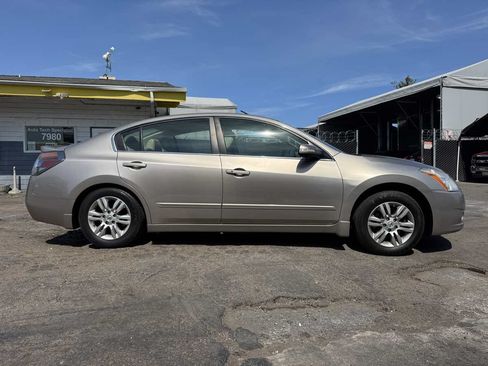 Used 2011 Nissan Altima 2.5 SL w/ Technology Pkg FWD image 5