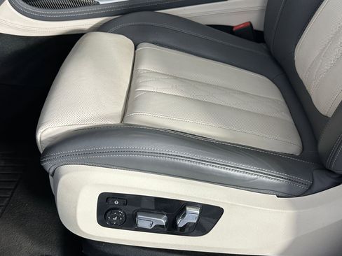 Used 2023 BMW X7 M60i w/ Executive Package image 11