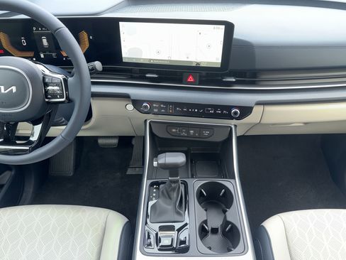 New 2026 Kia Carnival EX FWD image 9