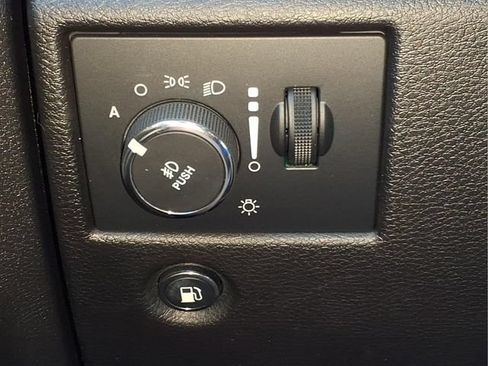 Used 2021 Jeep Grand Cherokee Limited w/ Sun & Sound Group AWD/4WD image 16