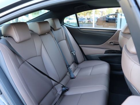 Used 2025 Lexus ES 350 w/ Premium Package image 37