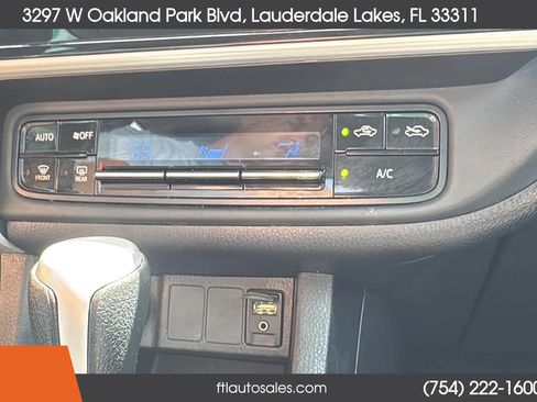 Used 2018 Toyota Corolla LE FWD image 50