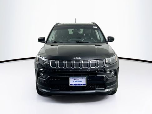 Used 2022 Jeep Compass Latitude image 2