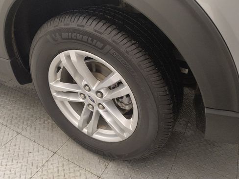 Used 2021 Ford Explorer XLT AWD/4WD image 31