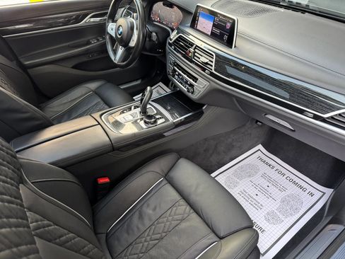 Used 2022 BMW 750i xDrive w/ Executive Package AWD/4WD image 28
