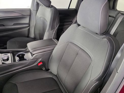 Used 2025 Jeep Grand Cherokee Laredo X RWD image 11