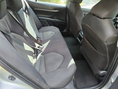 Used 2020 Toyota Camry LE image 12