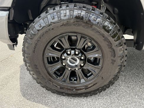 Used 2022 Ford F350 Platinum w/ Tremor Off-Road Package AWD/4WD image 12