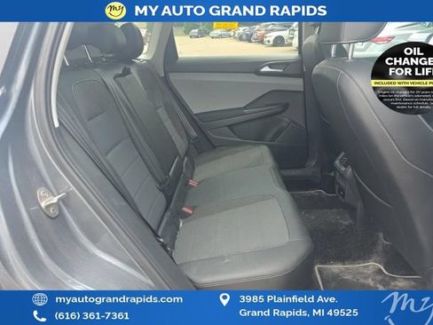 Used 2023 Volkswagen Taos SE w/ Panoramic Sunroof Package AWD/4WD image 46