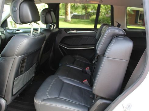 Used 2015 Mercedes-Benz GL 550 4MATIC image 14