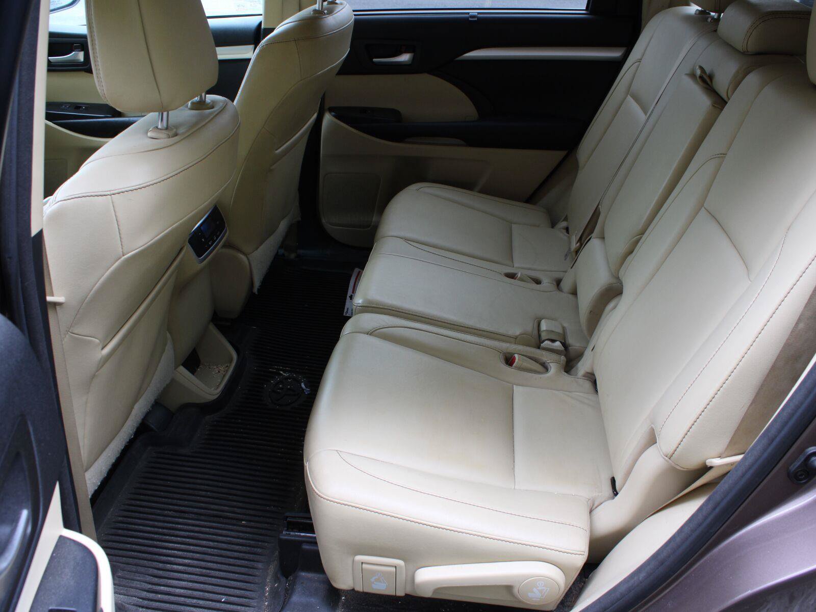 Used 2017 Toyota Highlander XLE AWD/4WD image 17